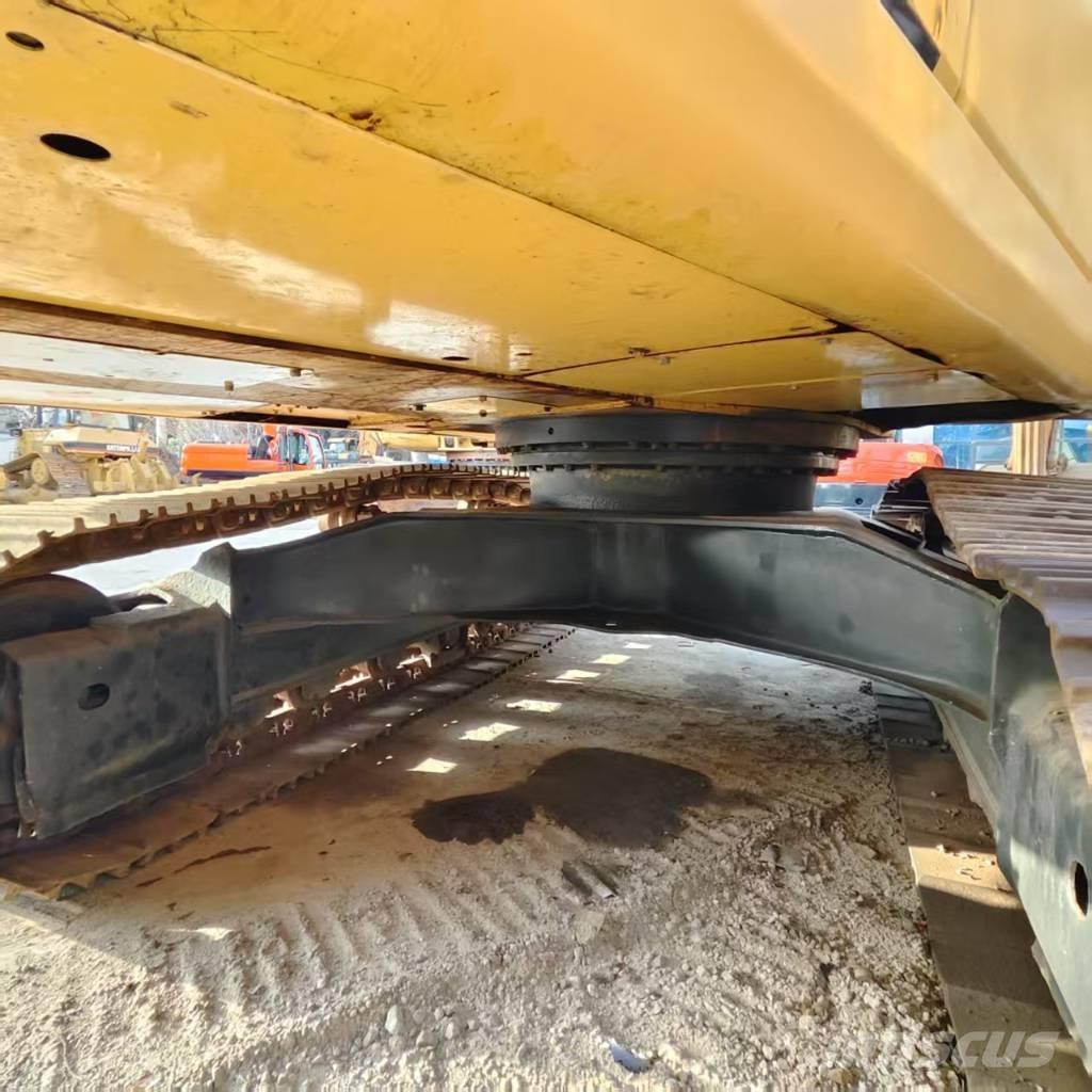 Komatsu PC 200-7 Pásové rýpadlá