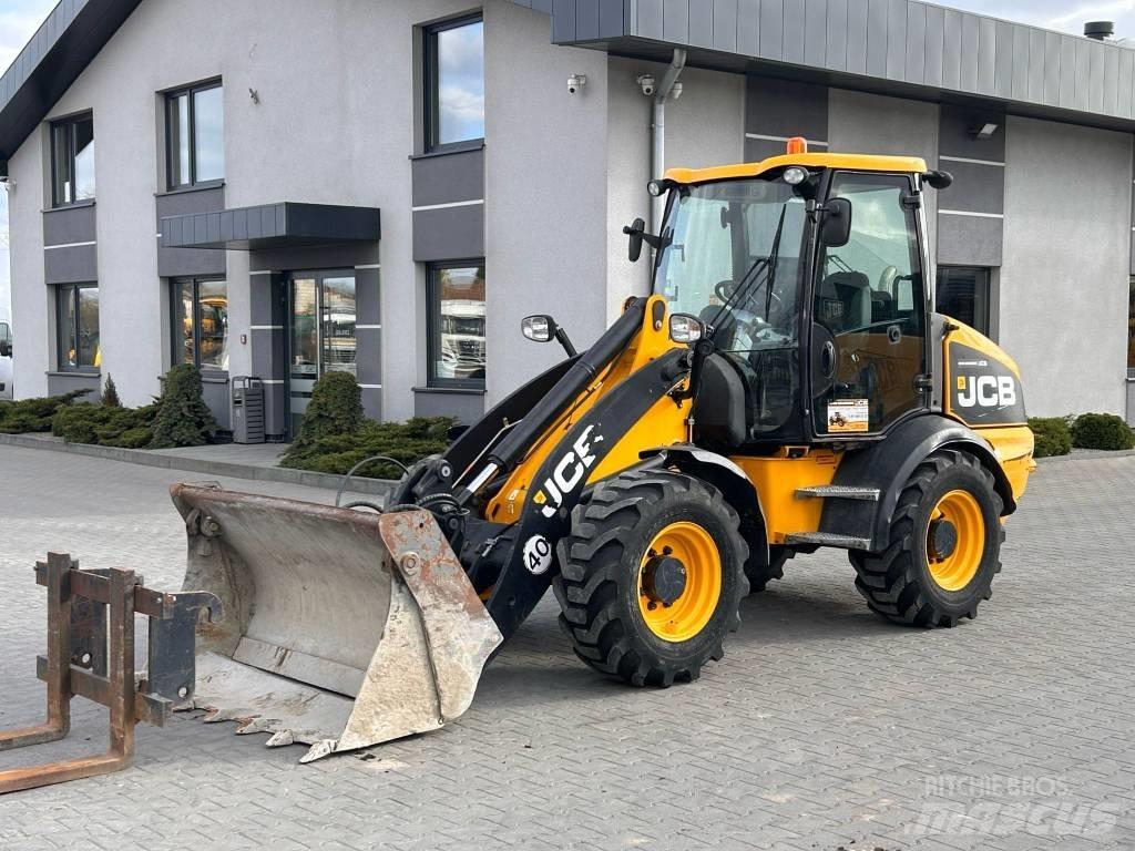 JCB 409 AGRI Kolesové nakladače