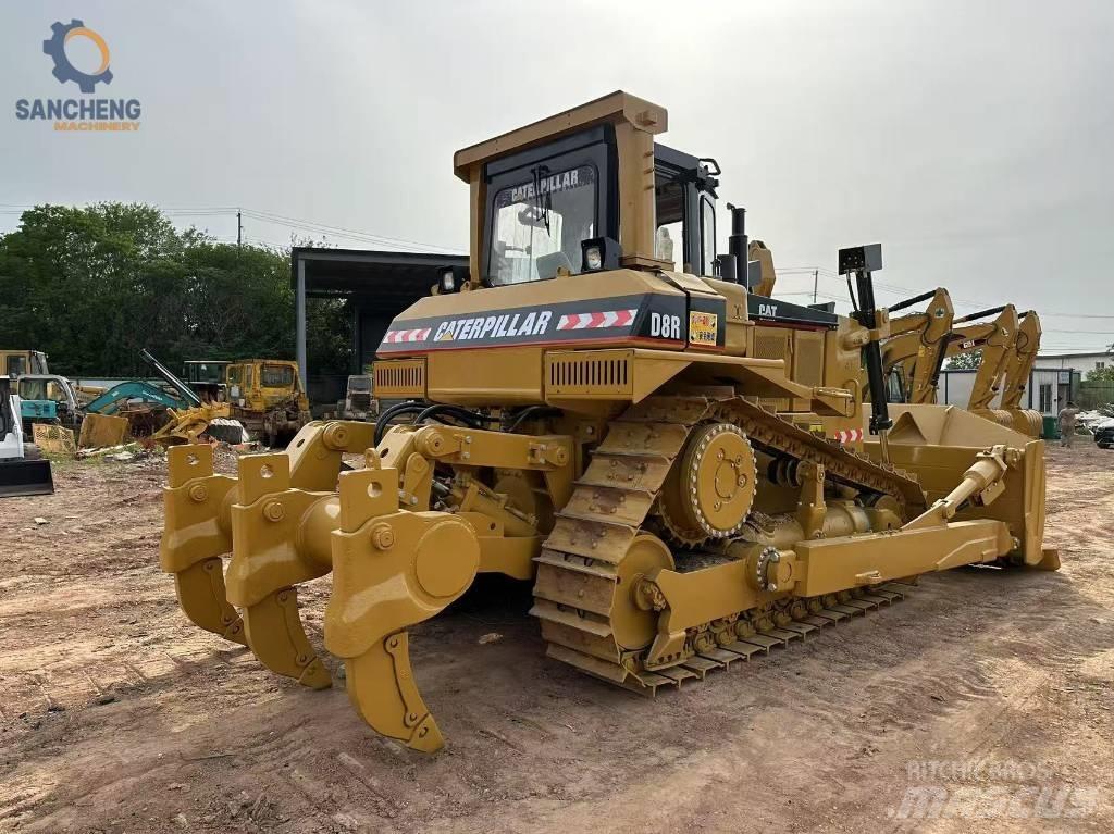 CAT D 8 R Pásové dozéry