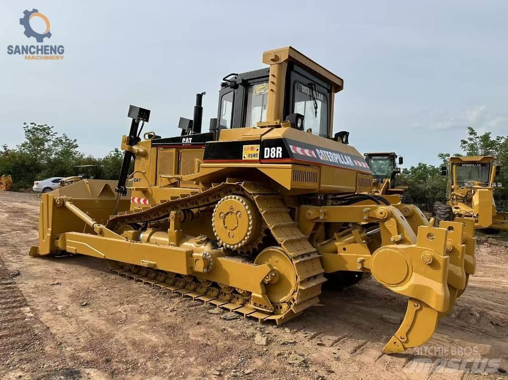 CAT D 8 R Pásové dozéry
