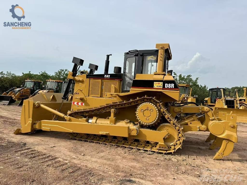 CAT D 8 R Pásové dozéry