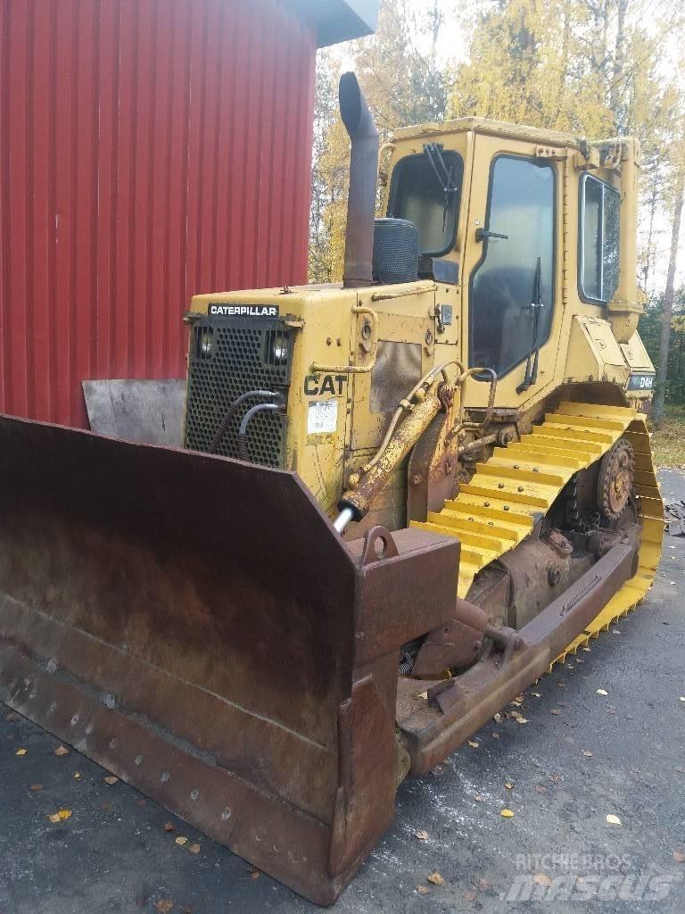 CAT D 4 H Pásové dozéry