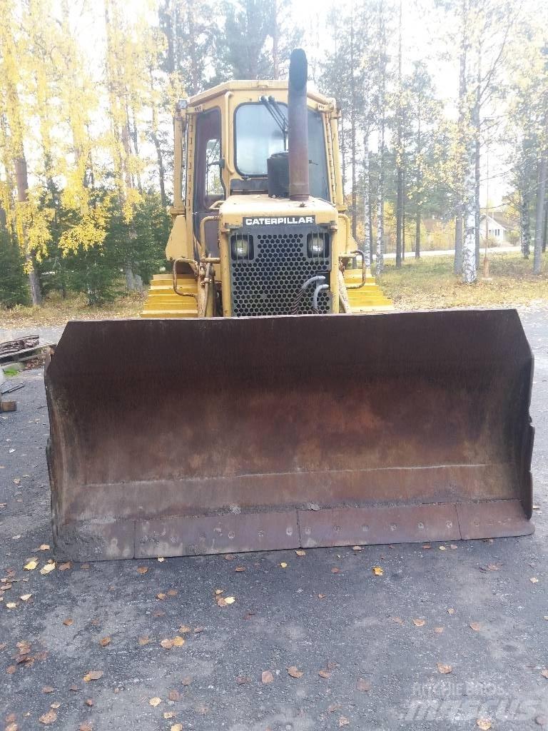 CAT D 4 H Pásové dozéry