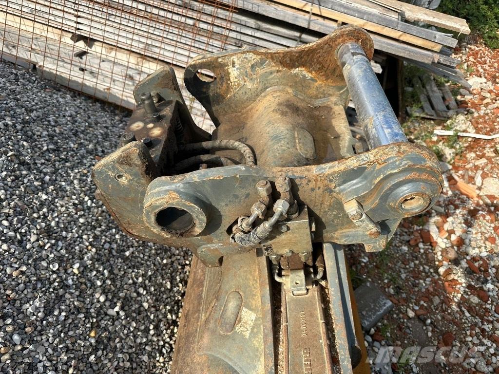 Liebherr R 922 Pásové rýpadlá