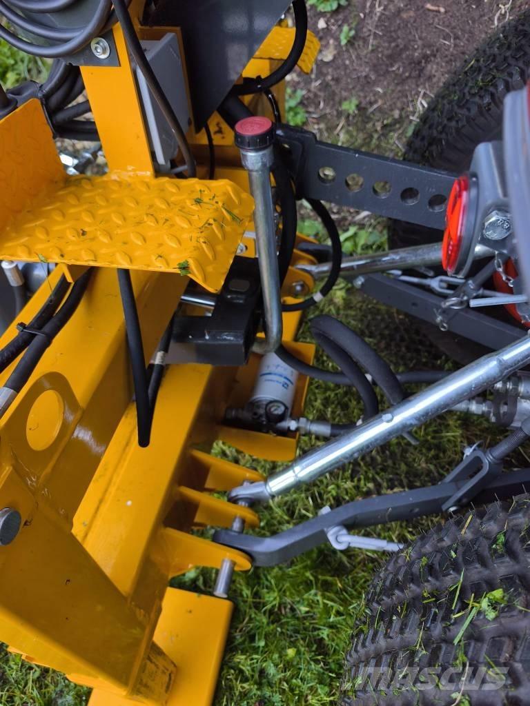 Kubota L1-382 HST Traktory