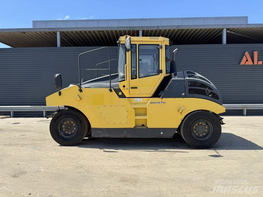Bomag BW 25 RH Pneumatikové valce