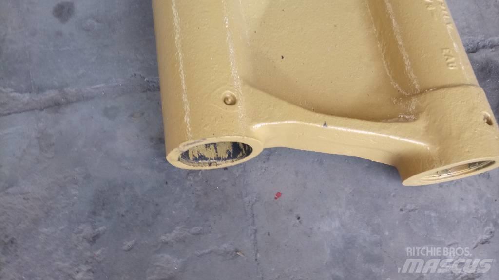 CAT 245 Podvozky a zavesenie kolies