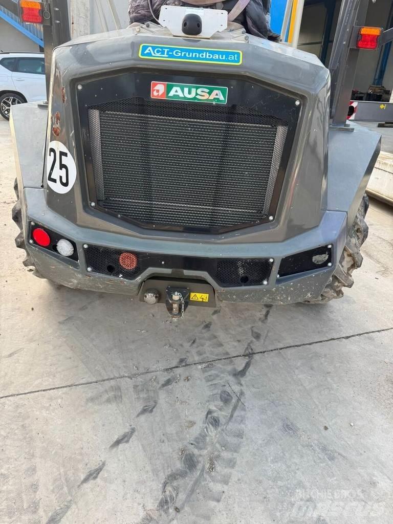 Ausa D 601 Stavebné sklápače