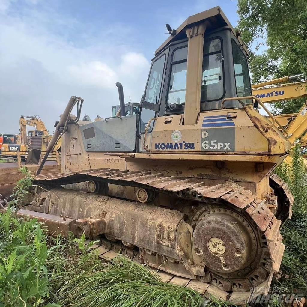 Komatsu D 65 P-12 Pásové dozéry