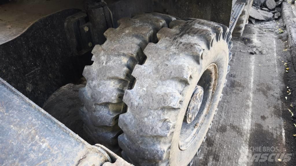 CAT 313 D Kolesové rýpadlá