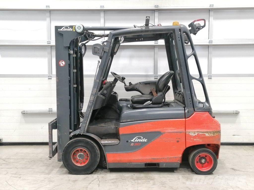 Linde E30-01 Akumulátorové vozíky
