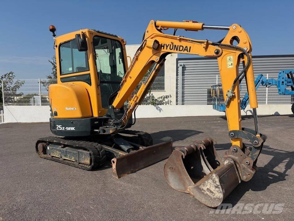 Hyundai R25Z-9 AK Mini rýpadlá < 7t