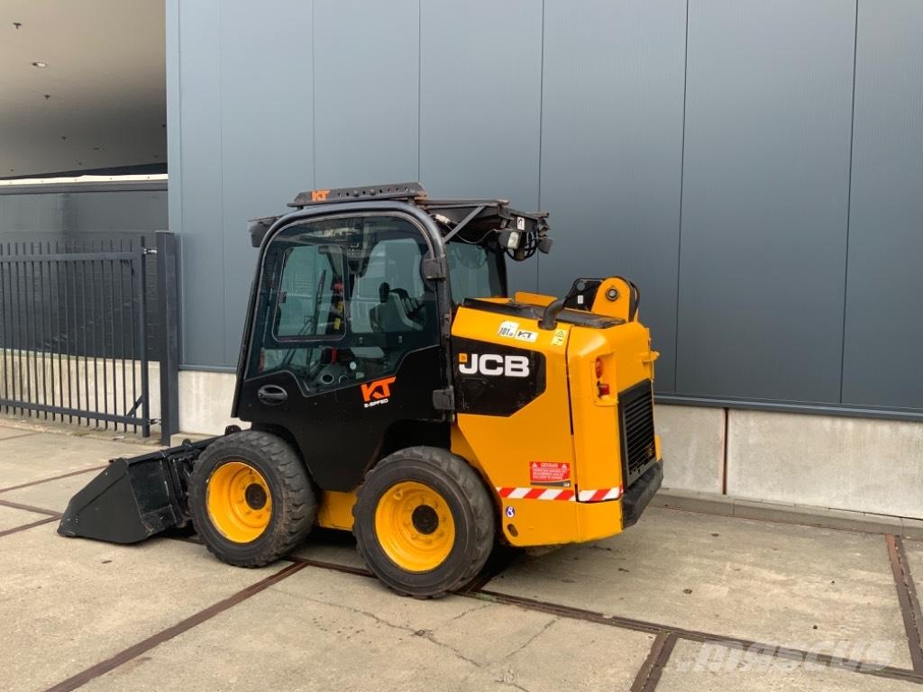 JCB 155 Šmykom riadené nakladače