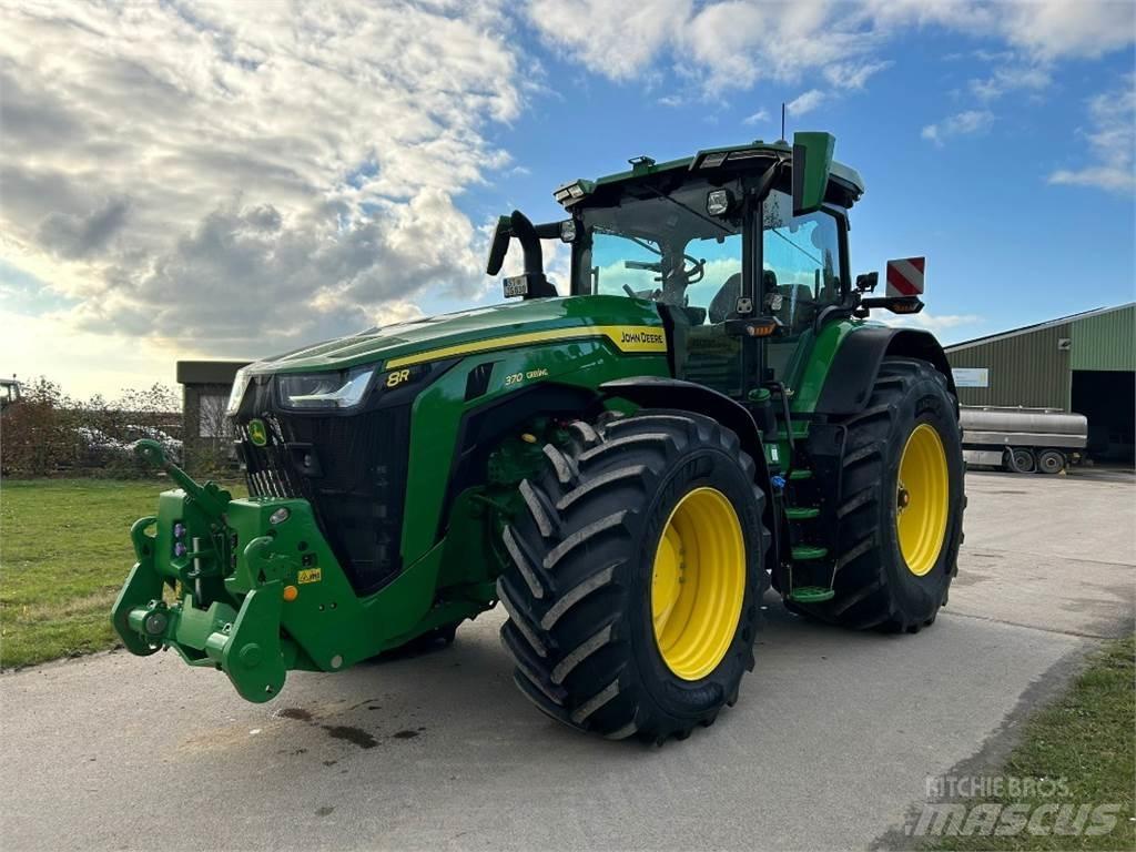 John Deere 8R370 Traktory