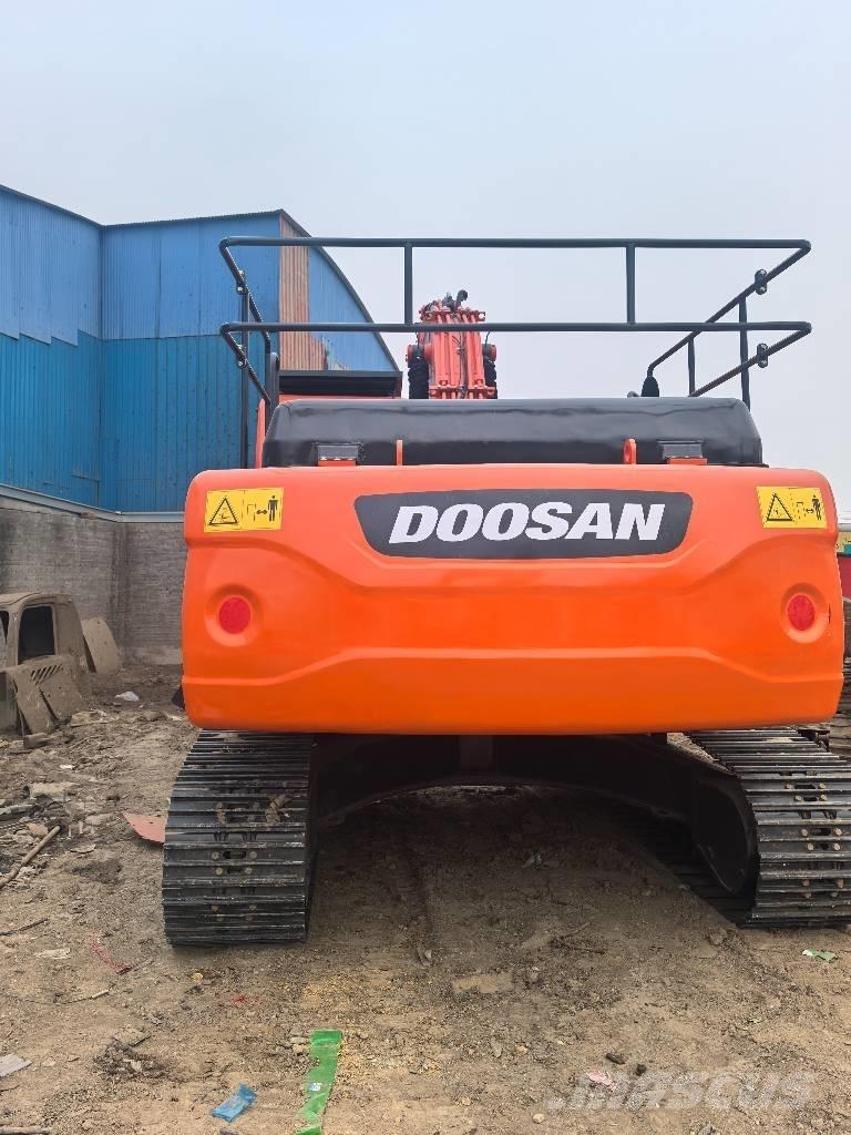 Doosan DX300LC Pásové rýpadlá