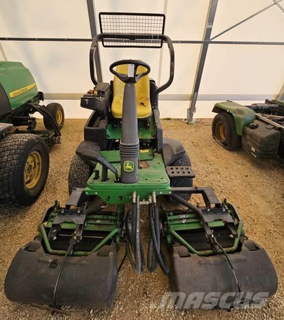 John Deere 2500 A Kosačky greenov