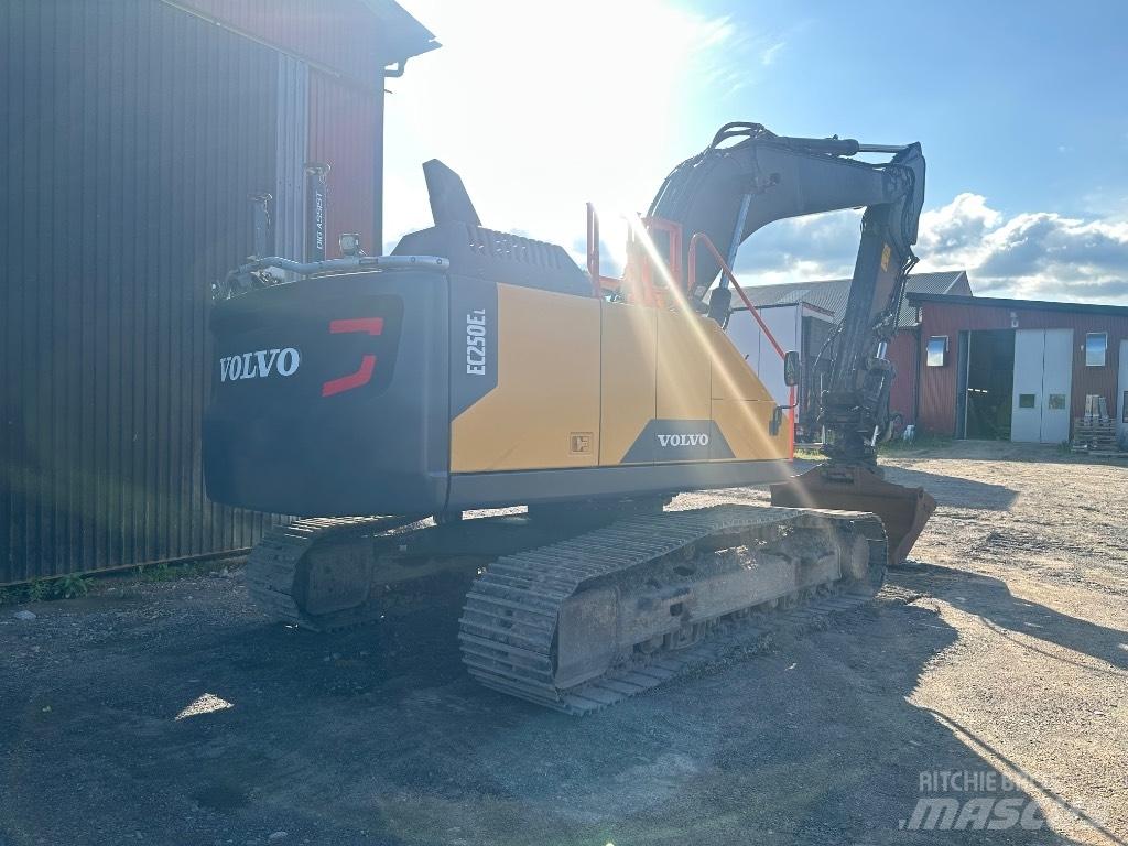 Volvo EC 250 EL Pásové rýpadlá