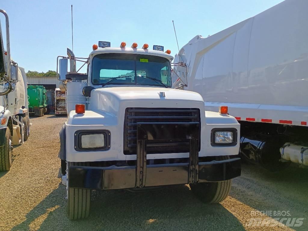 Mack RD 688 S Smetiarske vozidlá