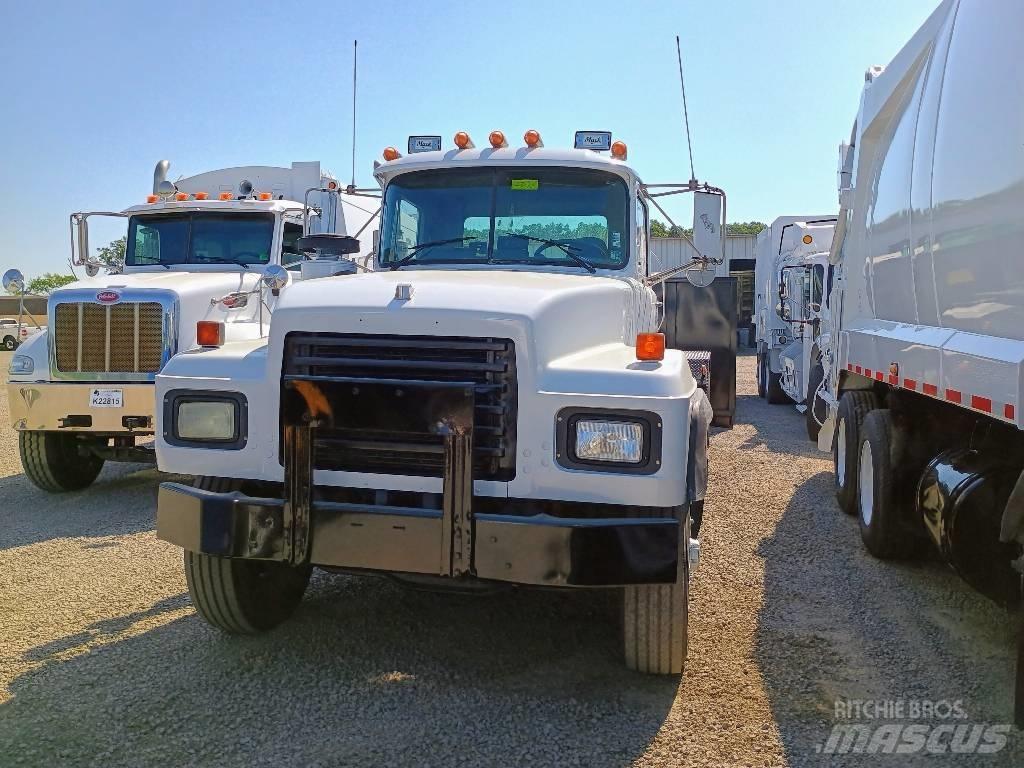 Mack RD 688 S Smetiarske vozidlá
