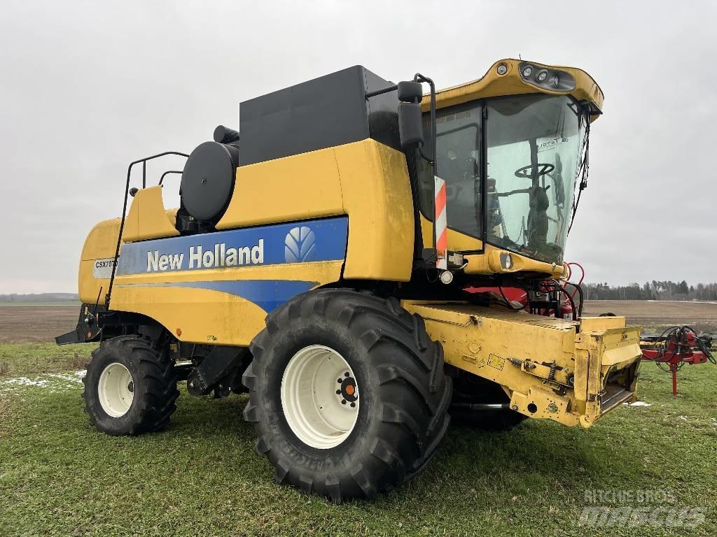 New Holland CSX 7070 Kombinované zberacie stroje