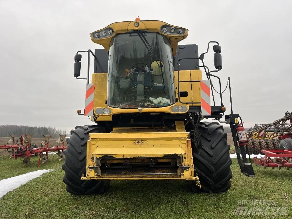New Holland CSX 7070 Kombinované zberacie stroje