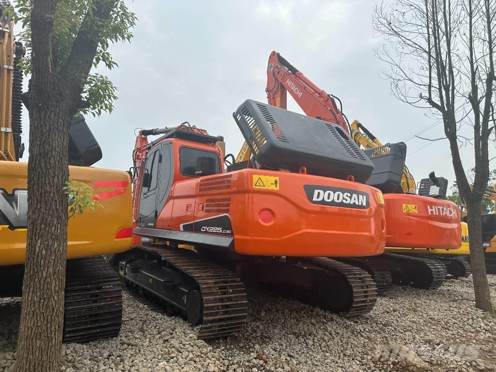 Doosan DX225 Pásové rýpadlá