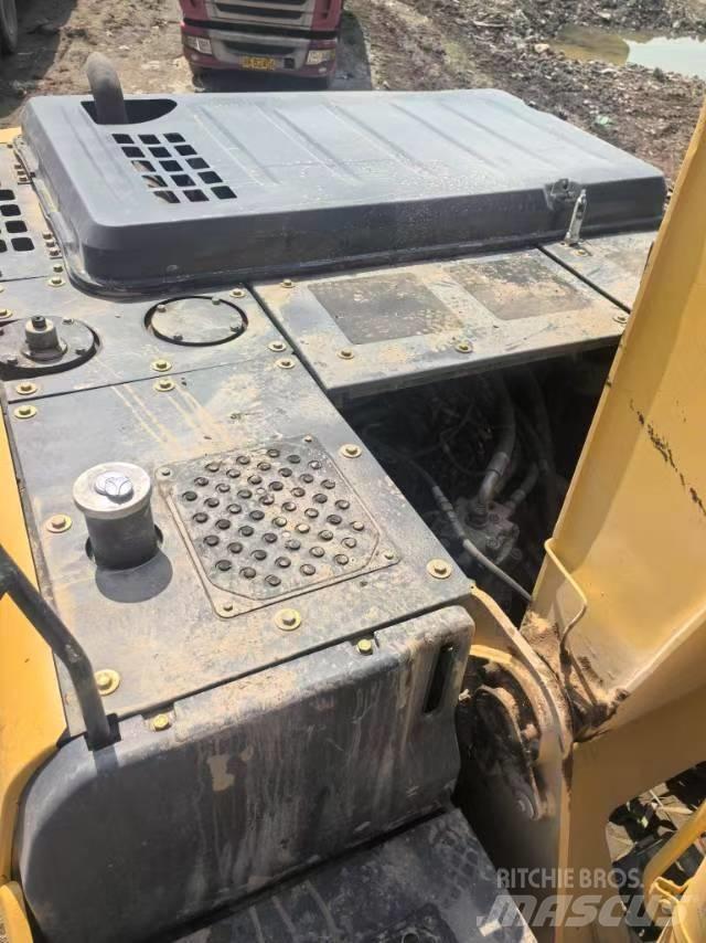 Sumitomo SH200-5 Pásové rýpadlá