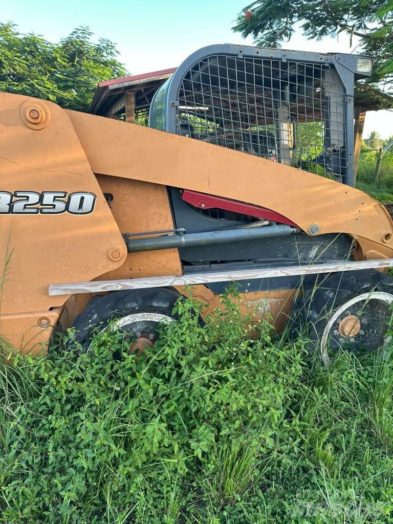 CASE SR 250 Šmykom riadené nakladače