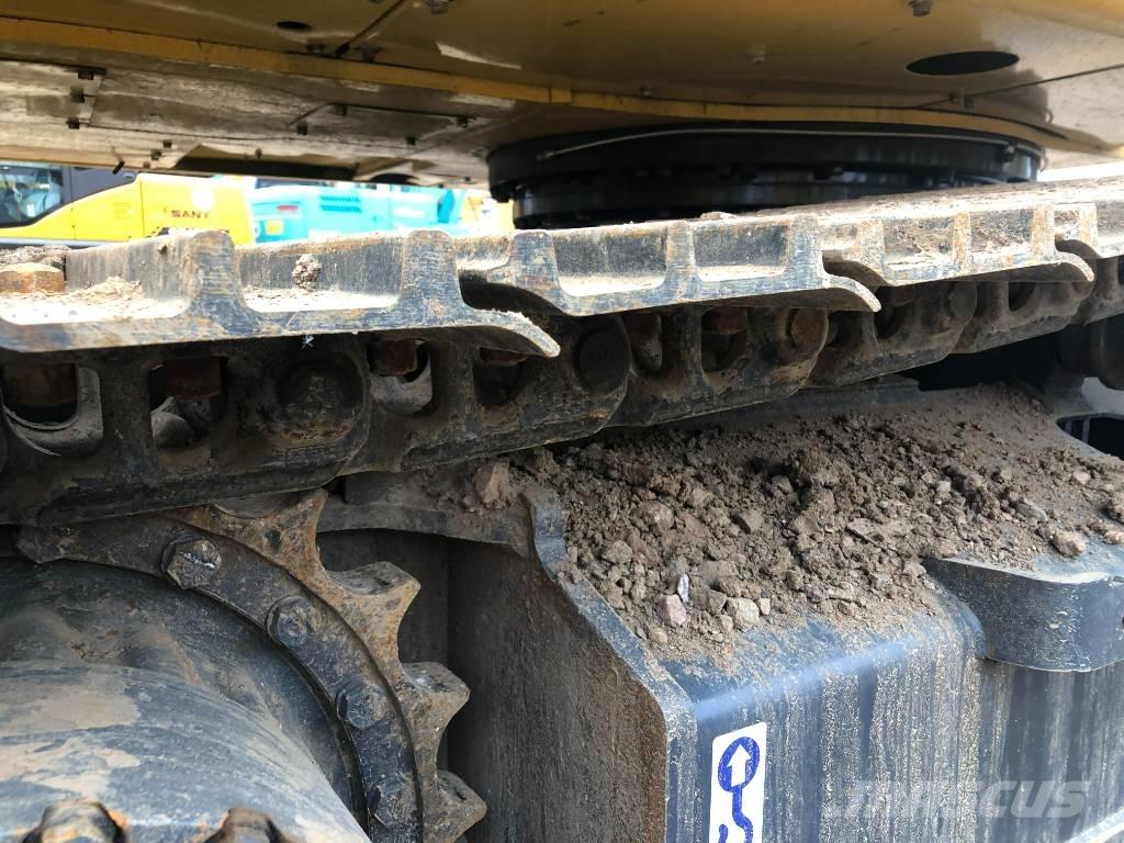 Komatsu 220-8 Pásové rýpadlá