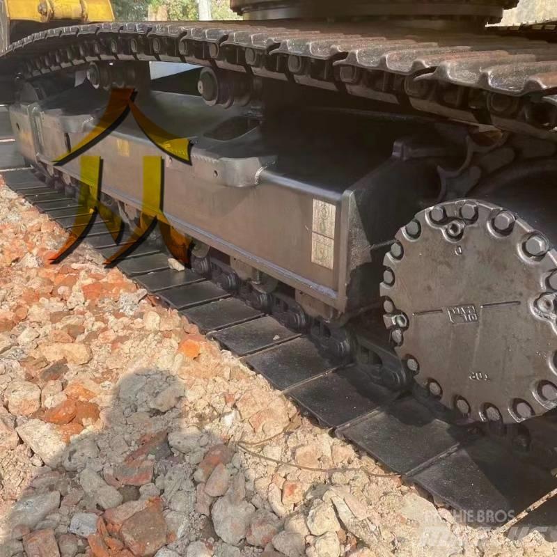 Komatsu PC 200 Pásové rýpadlá