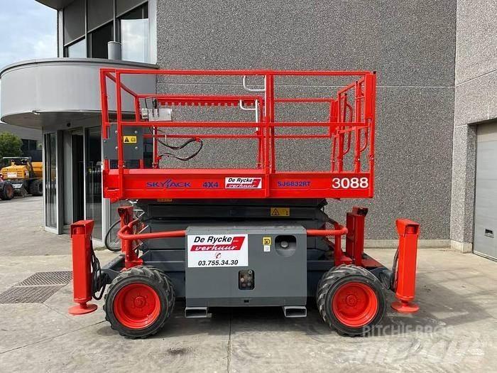 SkyJack SJ6832RT Nožnicové zdvíhacie plošiny