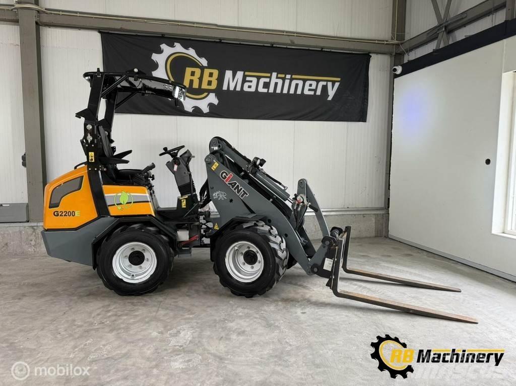 GiANT G2200E Kolesové nakladače