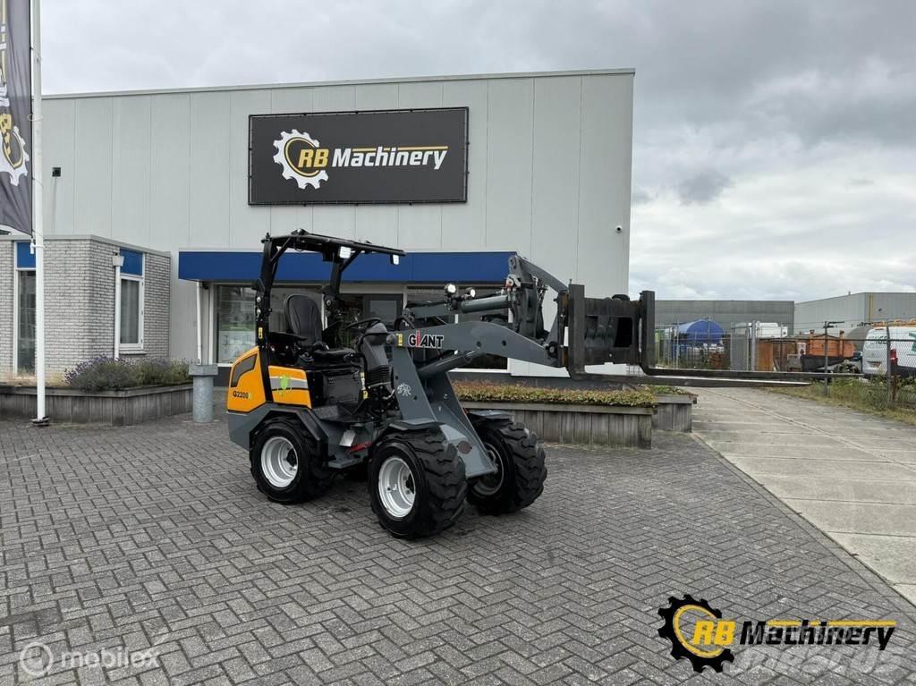 GiANT G2200E Kolesové nakladače
