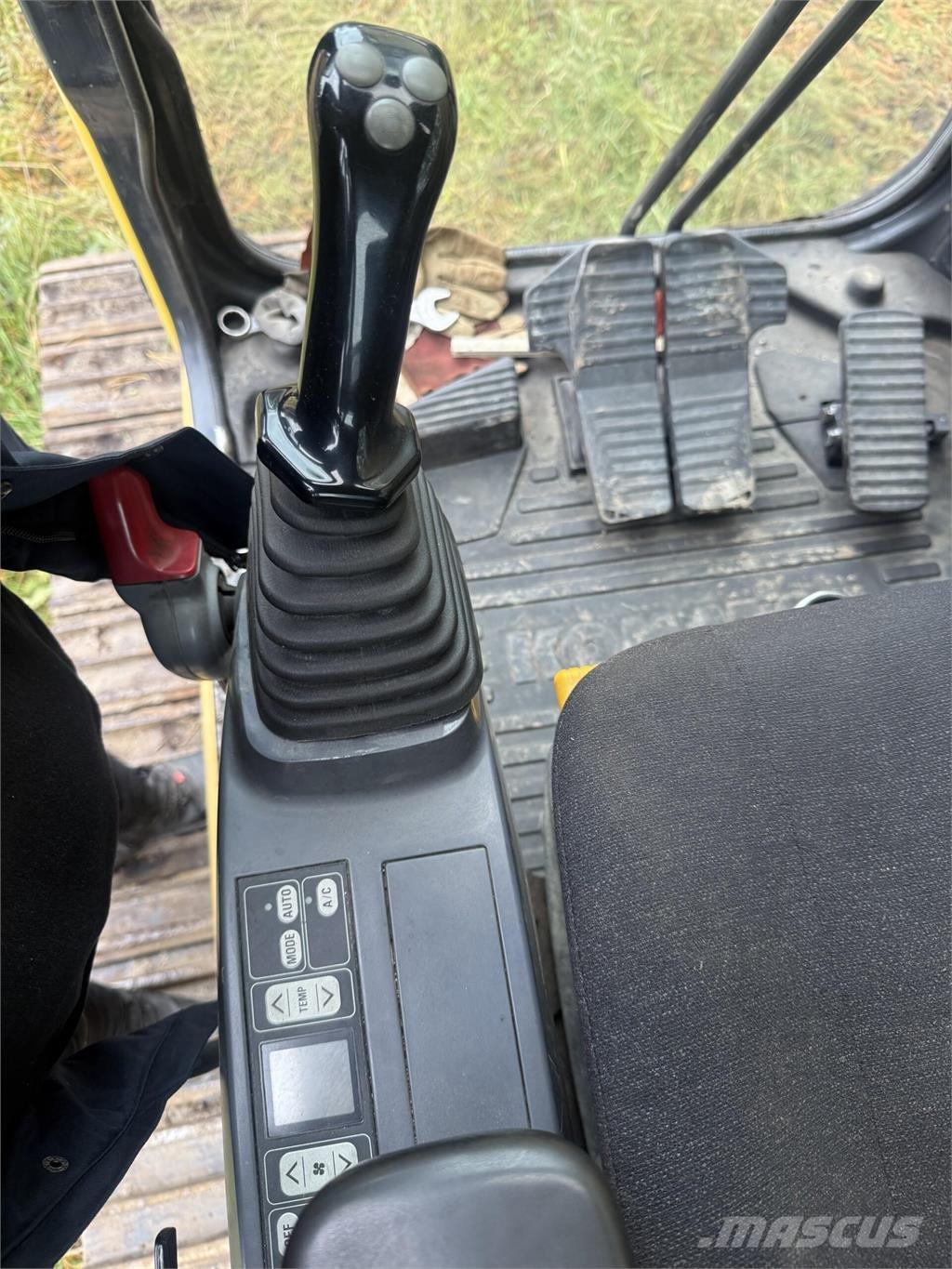 Komatsu PC180LC Pásové rýpadlá