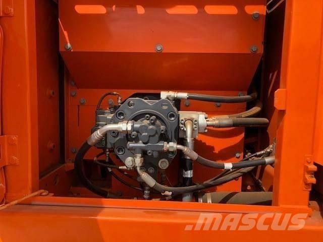 Doosan DX 225 Pásové rýpadlá