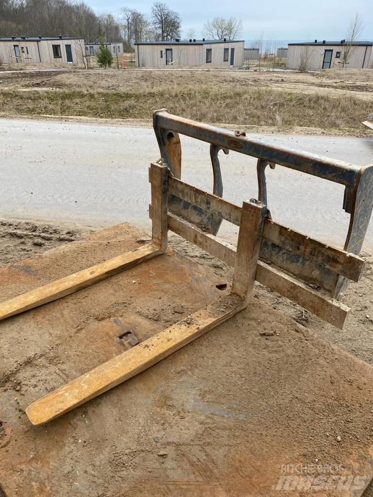 CASE 721 F Kolesové nakladače