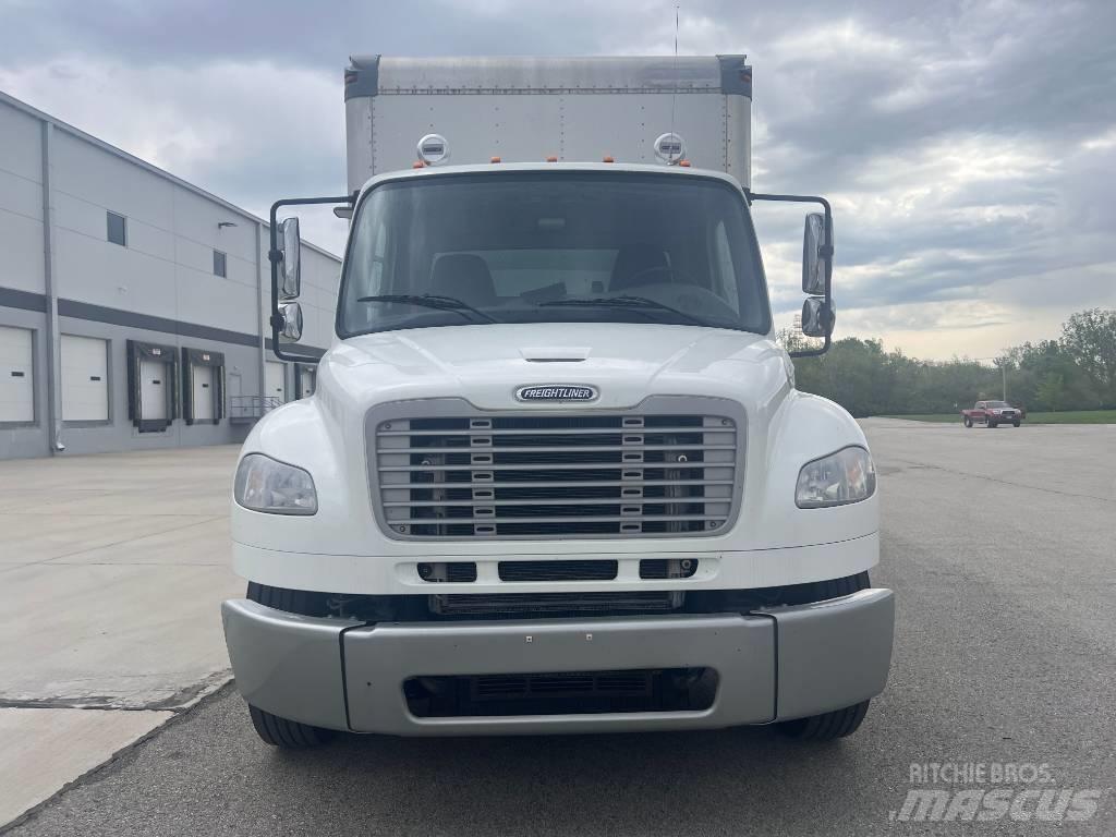 Freightliner M 106 Skriňová nadstavba