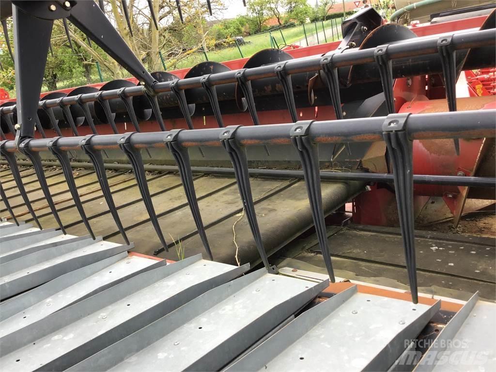 Case IH 3100 Kombajnove hlavice