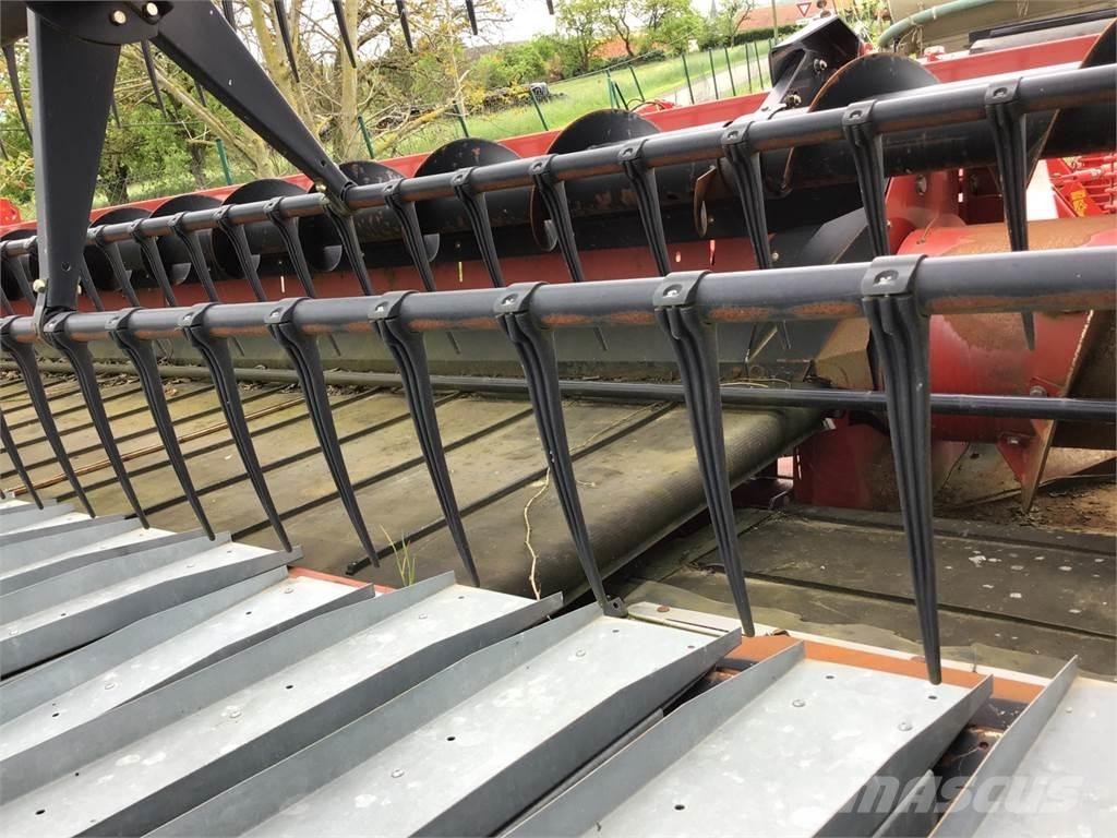 Case IH 3100 Kombajnove hlavice