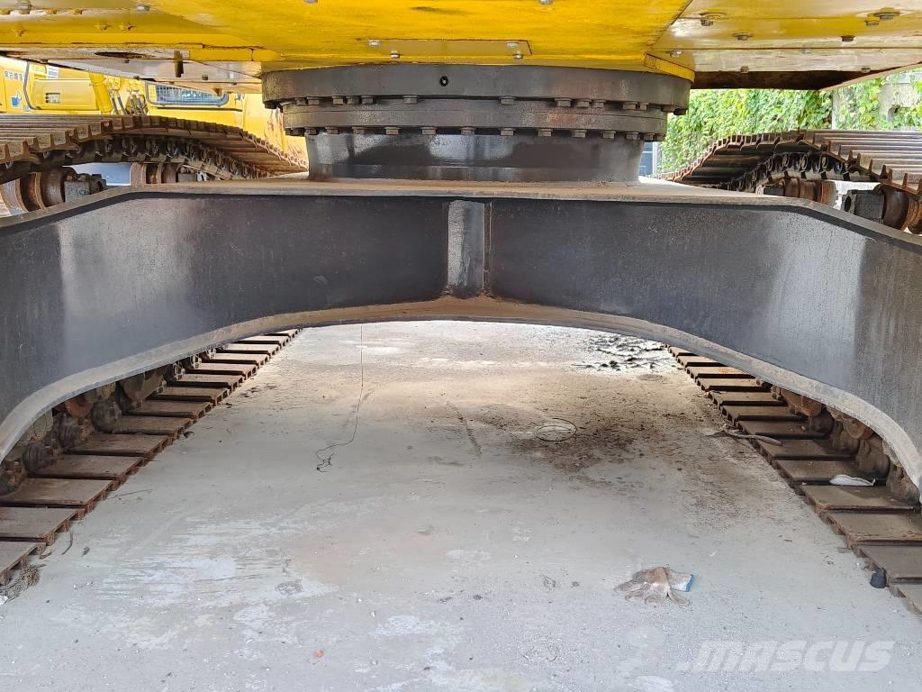 Komatsu PC 220-7 Pásové rýpadlá