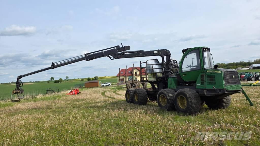 John Deere 1110 E Lesné traktory