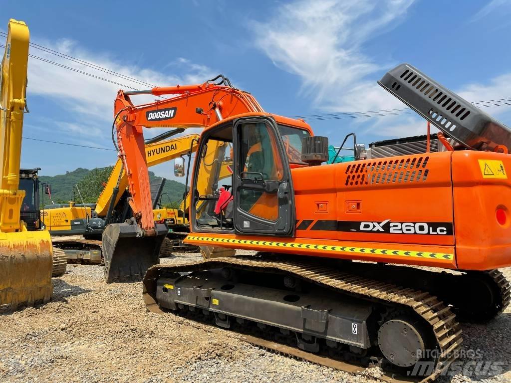 Doosan DX 260 Pásové rýpadlá