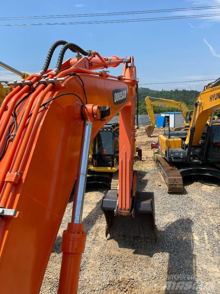Doosan DX 260 Pásové rýpadlá