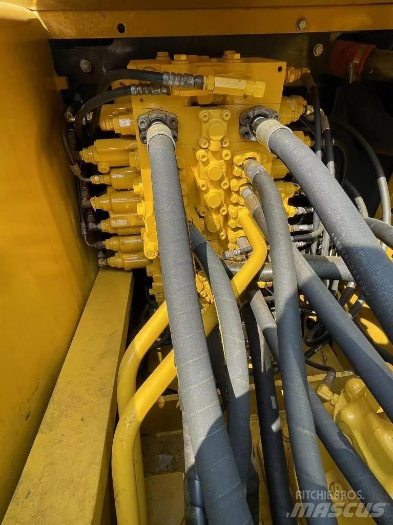 Komatsu PC 200-7 Pásové rýpadlá