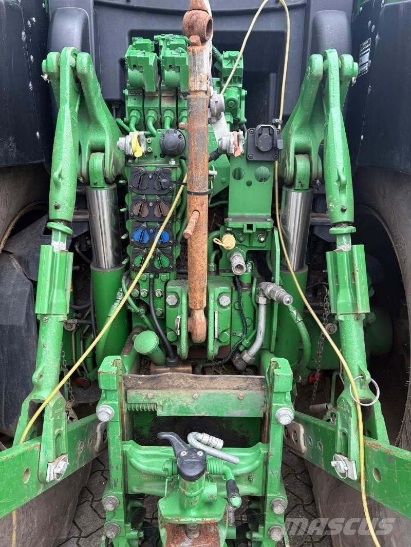 John Deere 6195 R Traktory