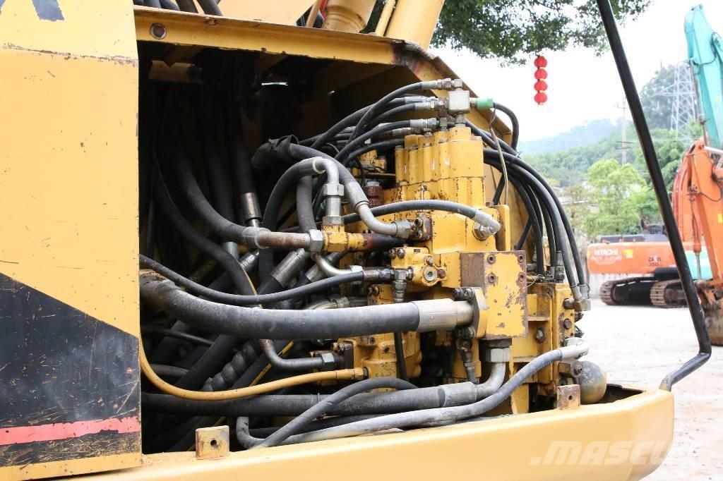 CAT 320BU Pásové rýpadlá