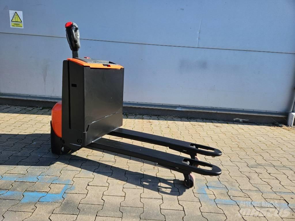BT LWE 140 Nízkozdvižný vozík