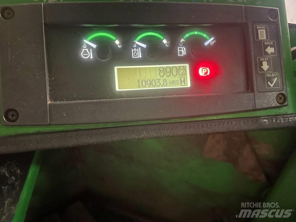 John Deere 643 K Stínacie harvestory