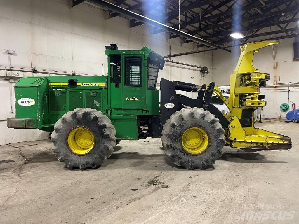 John Deere 643 K Stínacie harvestory