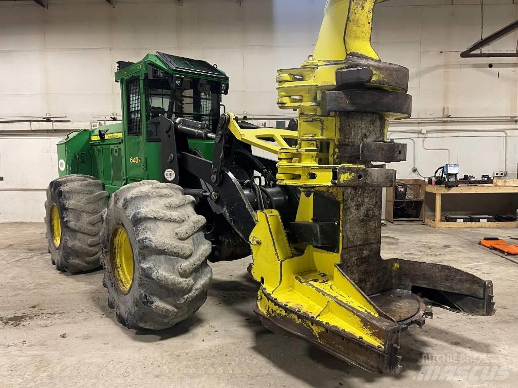 John Deere 643 K Stínacie harvestory